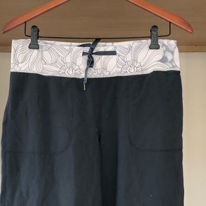 Lululemon “Still” pant. Size 6